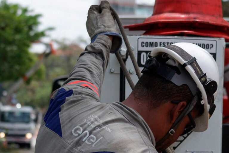 embu-guacu-enfrenta-apagao-que-deixa-76%-das-casas-sem-energia-apos-ventania